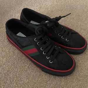 Unisex black Gucci tennis shoes